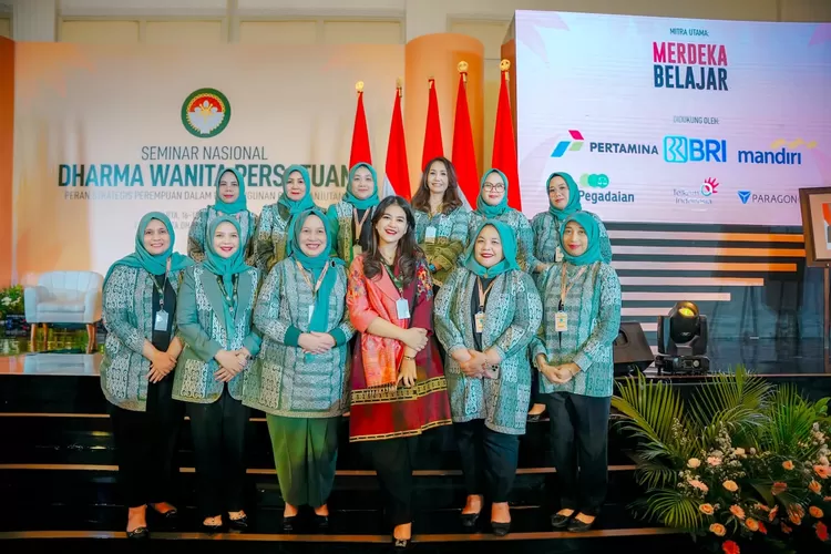 Kahiyang Ayu M Bobby Afif Nasution, menghadiri Seminar Nasional DWP Tahun 2023 di The Tribrata Jalan Darmawangsa III, Kebayoran Baru, Jakarta Selatan, Kamis (16/11). (Realitasonline.id/humas)