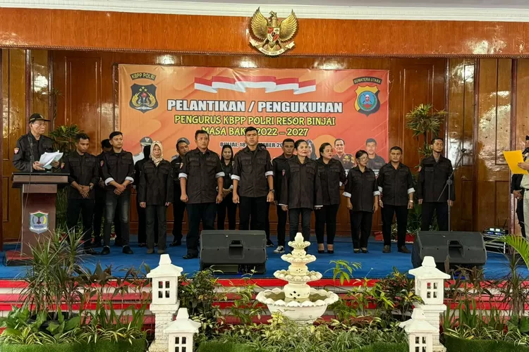 Ir.Bona Lumban Gaol Ketua Pimpinan Daerah Keluarga Besar Putra Putri Polri Sumut melantik Eldika Trinanda SH sebagai Ketua KBPP-POLRI Resor Binjai masa bakti 2022 /2027. (Realitasonline.id/EW)