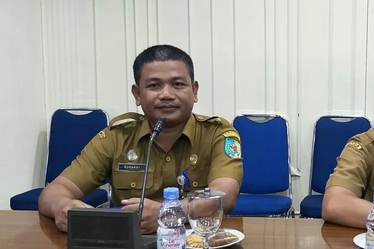 Kepala Disnakerperindag Batubara Bukhari Imran SS.MSi  (Realitasonline.id/GS)