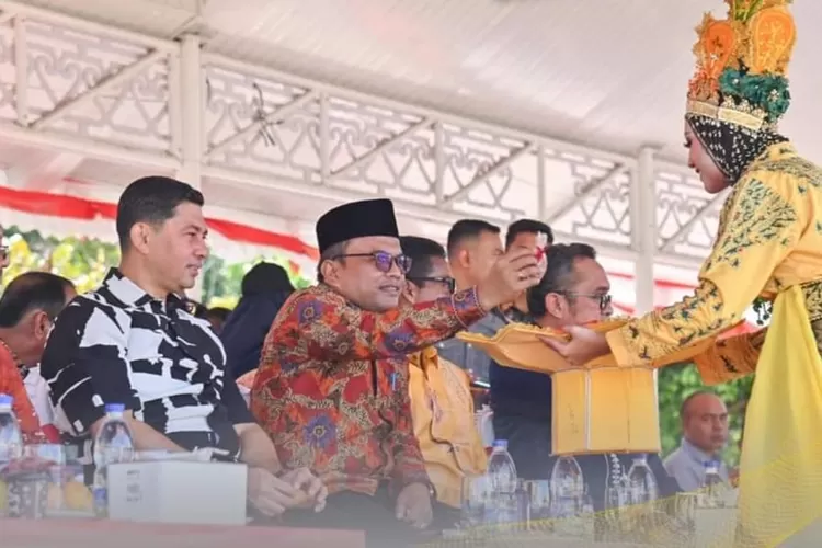 Hadiri : Pj. Wali Kota Padangsidimpuan Dr. H. Letnan Dalimunthe, SKM, M.Kes, ikut menghadiri Sarasehan UMKM Komwil I APEKSI 2023 di lapangan Hiraq Lhokseumawe Propinsi Aceh, Minggu (19/11/2023).   (Realitasonline / humas)