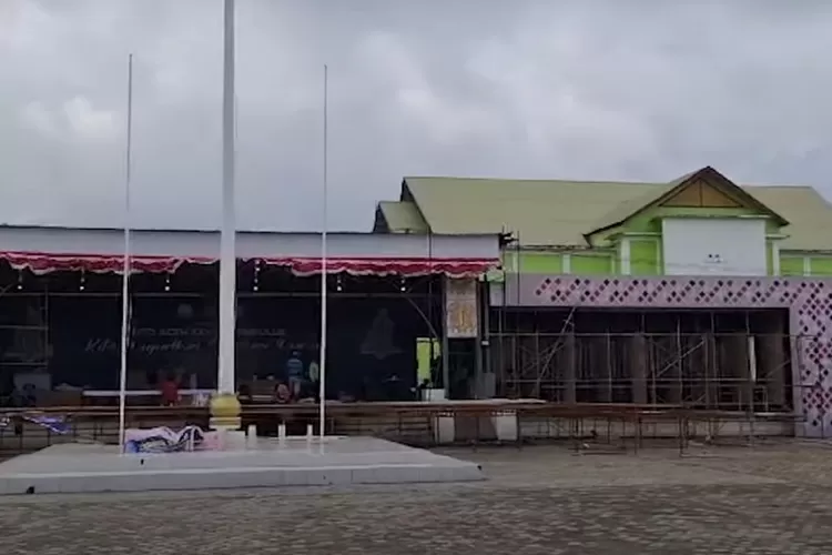 Persiapan MTQ Tingkat Provinsi Aceh Ke 36 di halaman kantor Bupati Simelue (Realitasonline.id)