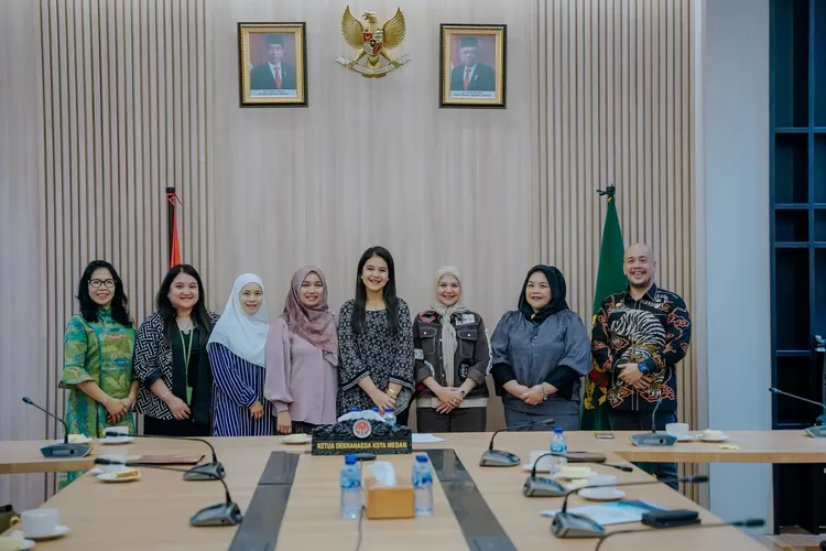Kahiyang saat menerima kunjungan jajaran dekanat Fakultas Ekonomi Unpri di Rumah Dinas Walikota Medan, Jalan Sudirman Medan, Kamis (23/11). (Realitasonline.id/kominfo)