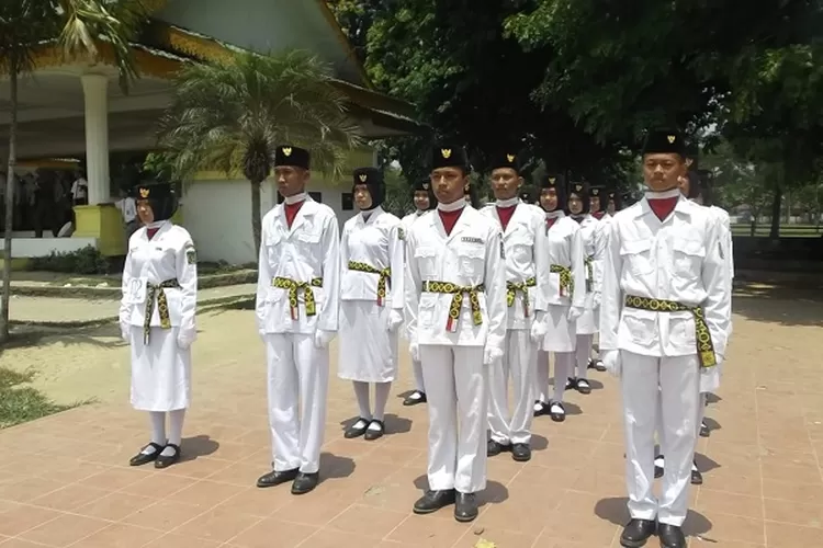 Siswa siswi  SMK Negeri 1 Stabat saat menjadi paskibraka di sekolahnya (Realitasonline.id/ND)