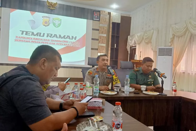 temu ramah bersama Kapolres Abdya AKBP Dhani Catra Nugraha SH SIK MH didampingi Dandim 0110/Abdya, Letkol Inf Roqich Hariadi di aula Mapolres setempat, Rabu (29/11) siang. (Realitasonline.id/humas)