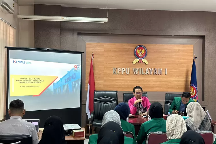 KPPU saat menerima kunjungan Studi ekskursi dari Universitas Islam Negeri Sumatera Utara (UINSU) dan Universitas Islam Sumatera Utara (UISU) (Realitasonline.id/humas)