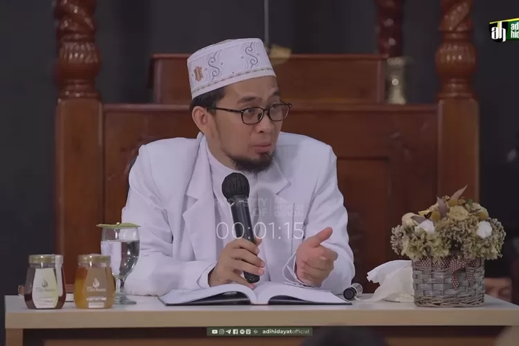  Ceramah Ustaz Adi Hidayat (Tangkapan Layar YouTube Adi Hidayat Official)