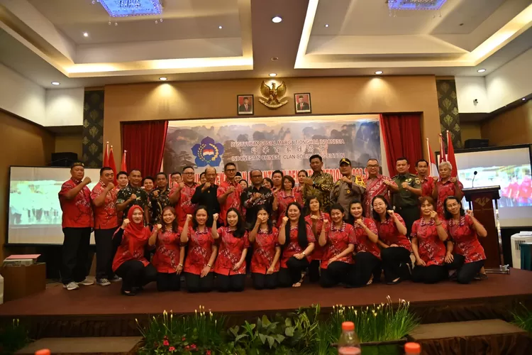 Poto bersama : Pj. Walikota, Forkopimda Kota Padangsidimpuan Foto Bersama Usai Prosesi Pengukuhan PSMTI Kota Padangsidimpuan.   (Realitasonline.id/rif)