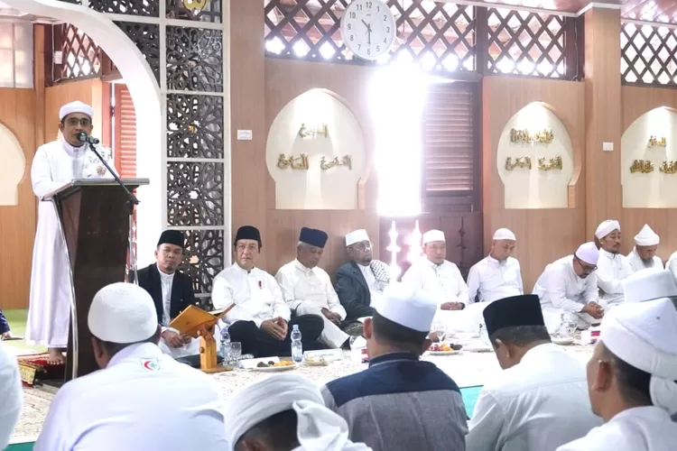 Tuan Guru Babussalam Langkat Syekh Dr. Zikmal Fuad, MA,  menyampaikan sambutan pada acara Haul ke-100/1 Abad Tuan Guru Babussalam Syeikh Abdul Wahab Rokan, bertempat di Besilam Kecamatan Pandang Tualang. (Realitasonline.id/AA)