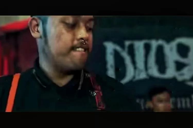 Dotro, pemain bass kelompok musik DT09 (YT)