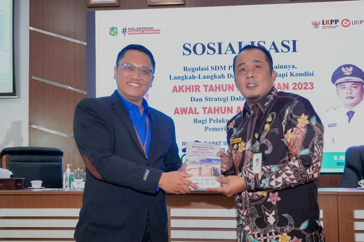 Wakil Walikota Medan Aulia Rachman Sosialisasi Regulasi SDM Pengadaan Barang/Jasa (PBJ) Personil Lainnya Langkah-Langkah Dalam Menghadapi Kondisi Akhir Tahun Anggaran 2023  (Realitasonline.id/kominfo)
