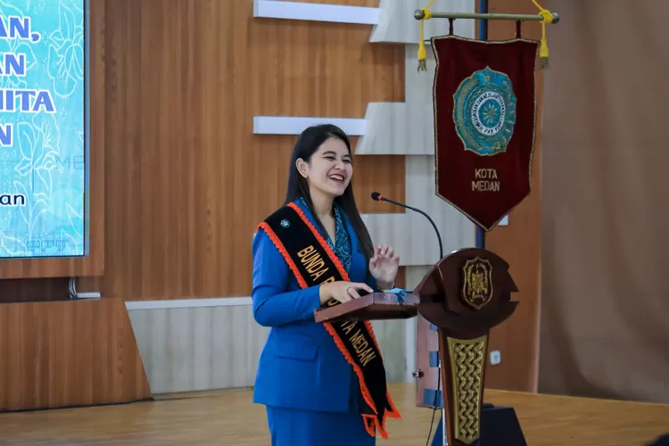 Kukuhkan Ketua TP PKK dan Bunda PAUD Kecamatan, Kahiyang Ayu berpesan agar para ketua yang baru dilantik agar dapat mengimplementasikan 10 program pokok PKK. (Realitasonline.id/kominfo)