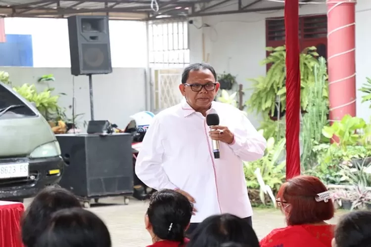 Ketua DPRD Sumut Baskami Gintng saat bersama konstituen (Realitasonline.id/mis)