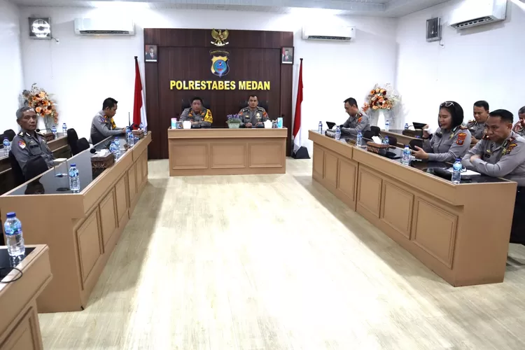 RAKOR: Kabag Ops Polretabes Medan AKBP Yassir Ahmadi memimpin rakor lintas sektoral Ops Lilin Toba 2023, Kamis (14/12/2023).   (Realitasonline.id/Polrestabes )