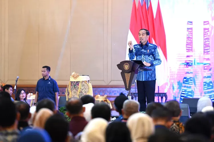 Presiden Joko Widodo (Jokowi) membuka dan menghadiri Musyawarah Nasional (Munas) Luar Biasa Asosiasi Pemerintah Kota Seluruh Indonesia (Apeksi) (setkab.go.id)