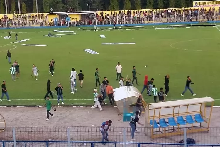 Akibat suporter PSMS Ricuh, PSSI Jatuhkan Sanksi