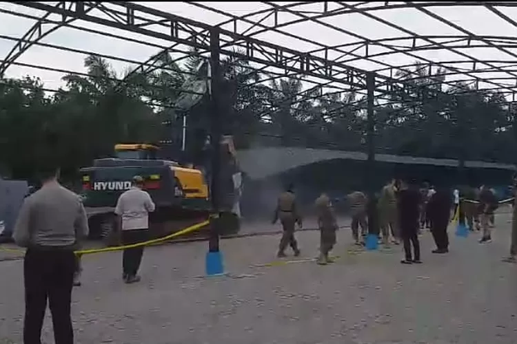 Dua unit esvakator dari  Pemkab Deliserdang diturunkan kelokasi.   (Poto Realitasonline.id/MA)