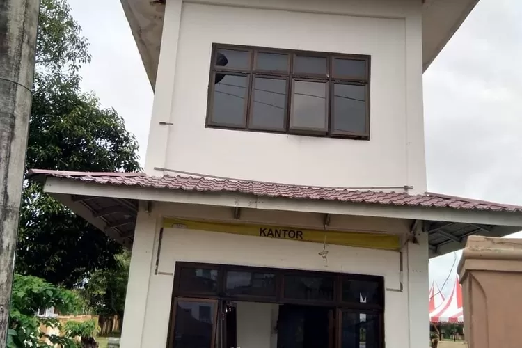 Kondisi Pos kepung yang berada di lapangan Adiprandana Kota Kisaran (Realitasonline.id.HS)