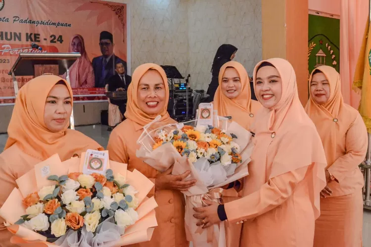 HUT DWP: Peringatan HUT Ke 24 DWP tahun 2023 tingkat Kota Padangsidimpuan, di Gedung Adam Malik Kota Padangsidimpuan, Rabu (20/12/2023).    (Realitasonline / Riswandy)