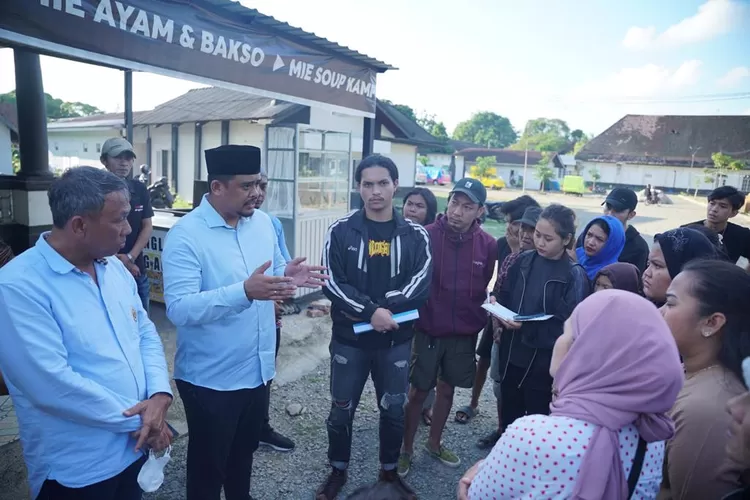 Walikota Medan Bobby Nasution memberi support atas keresahan para pelaku UMKM yang berjualan di Nusa Dua Heritage halaman eks Rumah Sakit Tembakau Deli Jl. Putri Hijau Medan.  (Realitasonline/kominfo)