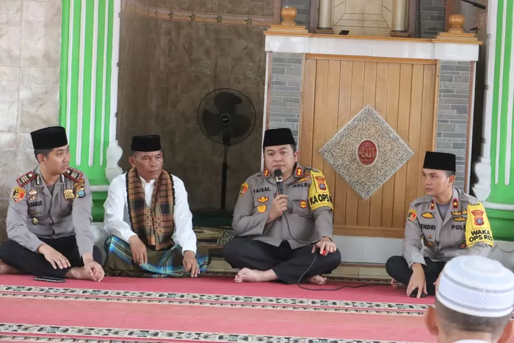 Kapolres Langkat Polda Sumut AKBP Faisal Rahmat HS S.I.K.,S.H.,M.H, didampingi Wakapolres Langkat Kompol Hendri N. D Barus SH.,S.I.K., tampung aspirasi masyarakat (Realitasonline.id/AA)