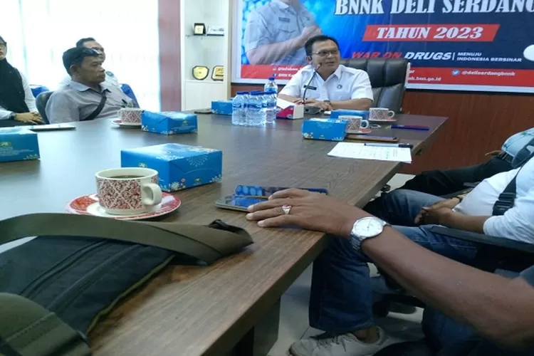 Kepala BNNK Deli Serdang AKBP Endang Hermawan  menyampaikan relis target pencapaian kinerja sepanjang 2023 (Realitasonline.id/zul)