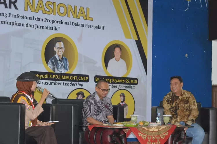 seminar nasional bertajuk kepemimpinan dan jurnalisme yang digelar Racana H Adam Malik Hj Fatmawati Gugusdepan 13.409-13.410 Pangkalan Universitas Islam Negeri Sumatera Utara (UINSU) Medan  (Realitasonline.id/sugiatmo)