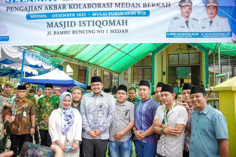 Walikota Medan Bobby Nasution ketika menghadiri Pengajian Akbar di Kecamatan Medan Perjuangan, Kamis (28/12/2023). (Realitasonline.id/kominfo)