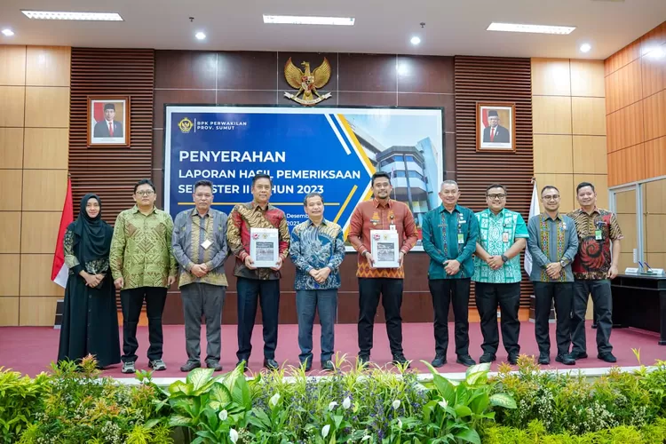 Walikota  Bobby Nasution siap tindak lanjuti atas penerimaan LHP kepatuhan atas pengadaan barang dan jasa TA 2023 dari Kepala Perwakilan BPK RI Provinsi Sumatera Utara, Jumat sore (29/12/2023). (Realitasonline.id/kominfo)