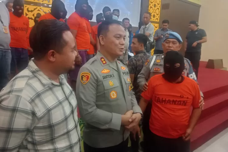 Polres Pelabuhan Belawan menggelar press release akhir tahun serta review 2023  di Aula Wira Satya Polres Pelabuhan Belawan, Jumat, (29/12/23)  (Realitasonline/AH)