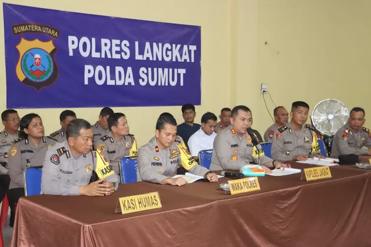 Kapolres Langkat AKBP Faisal Rahmat HS, SIK. SH. MH menyampaikan Press Release Akhir Tahun 2023  (Realitasonline.id/AY)