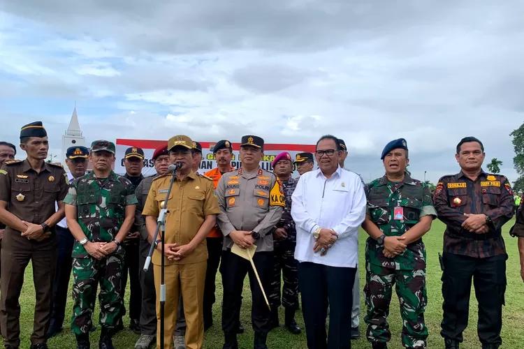 Ketua DPRD Sumut Baskami Ginting (baju putih) bersama Pj Gubsu, Kapoldasu dan Pangdam I/BB, serta Forkopimda lainnya (Realitasonline.id/Dok)