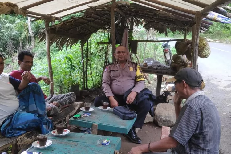Polres Tapsel melakukan sosialisasi anti narkoba kepada pemuda guna selamatkan masa depan generasi muda di Desa Marancar Julu, Kecamatan Marancar, Kabupaten Tapsel, Jumat (12/1/2024).(Foto: Realitasonline.id/ RI)