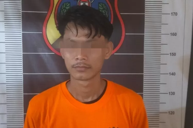 Seorang Pemuda berinisial P (20)  dibekuk Personel Reskrim Polsek Limapuluh, usai mencuri sepeda motor di parkiran
