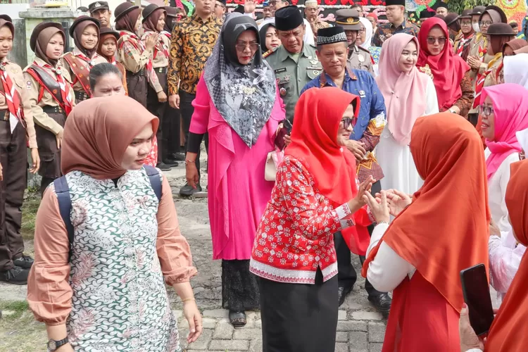 Kehadiran Wali Kota dr Susanti Dewayani disambut ratusan warga saat membuka pelaksanaan MTQ ke-56 Tingkat Kecamatan Siantar Barat (Realitasonline.id/ RH)