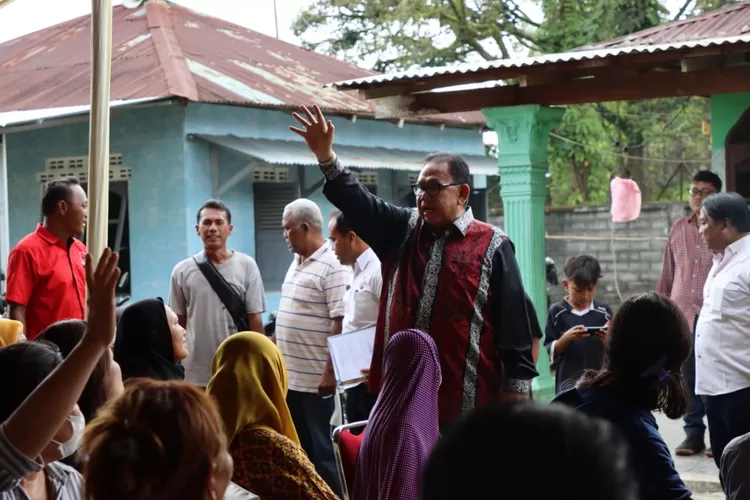 Ketua DPRD Sumut Baskami Ginting dengarkan curhatan warga Medan