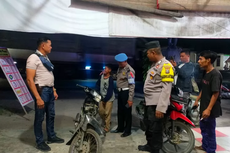 Personil Polsek Indrapura dalam giat Patroli mobile roda 4.