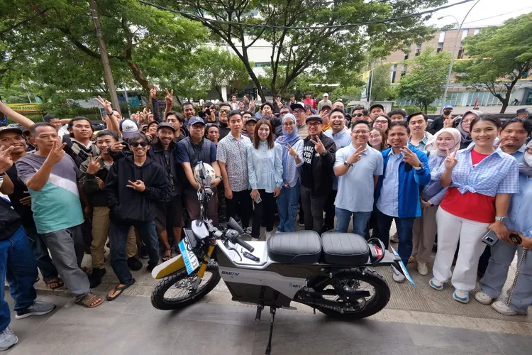 Cawapres Nomor Urut 2 Gibran Rakabuming Raka temui kegitan kreatif di Tangsel