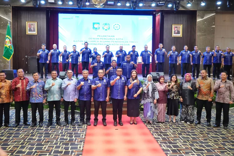 Walikota Bobby Nasution hadiri pelantikan Dewan Pengurus Kota Ikatan Keluarga Alumni Pendidikan Tinggi Kepamongprajaan (DPK IKAPTK) Kota Medan periode 2023-2026, Jumat (2/2/2024).