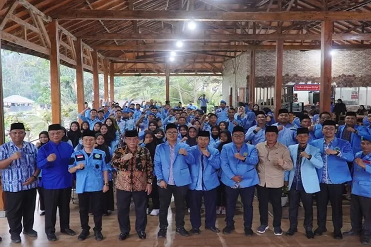 Bupati Deli Serdang foto bareng dengan Kader BKPRMI Deli Serdang (Realitasonline.id/zul)