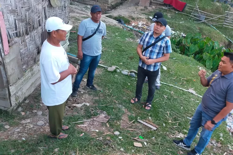 Kasat Res Narkoba Polres Langkat AKP Hardiyanto, SH. MH bersama anggota turun kelapangan&nbsp;  (Realitasonline.id/M.Alwi)