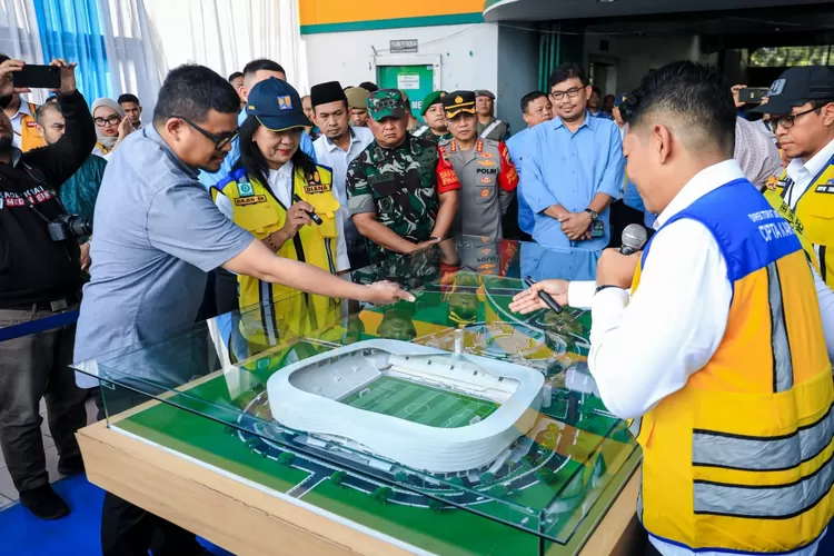 Rehabilitasi Stadion Teladan Medan resmi dimulai ditandai groundbreaking yang dilakukan Walikota Medan Bobby Nasution bersama Dirjen Cipta Karya Dian Kusumastuti, Selasa (6/2/2024).