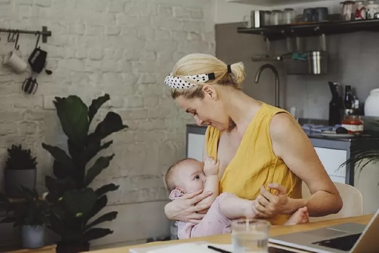 Ilustrasi Ibu Menyusui Sering Lapar (Hai Bunda)