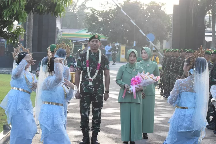Penyambutan Letkol Alex Sandri di Makodim 0204/DS. (Realitasonline.id/zul)