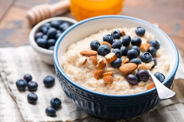 Sarapan oatmeal dipagi hari (Freepik)