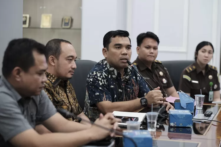 Kepala Seksi Penerangan Hukum (Penkum) Yos A Tarigan membuka kegiatan FKP di Aula Lantai II Kantor Jalan AH Nasution Medan, Jumat (8/3/2024).