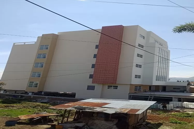 Apartemen mewah di simpang Kantor Bupati Toba dalam tahap pekerjaan finishing&nbsp; (Realitasonline.id/MS)