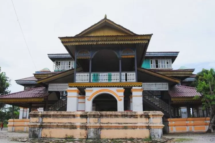 Istana Niat Lima Laras Ditetapkan Sebagai Cagar Budaya  Realitasonline.id - Batu Bara | Ahli waris Istana Niat Lima Laras mendukung keputusan pemerintah Kabupaten Batu Bara untuk menetapkan Istana Niat Lima Laras sebagai bangunan dan situs cagar budaya di Kabupaten Batu Bara.  Hal ini dibahas saat a