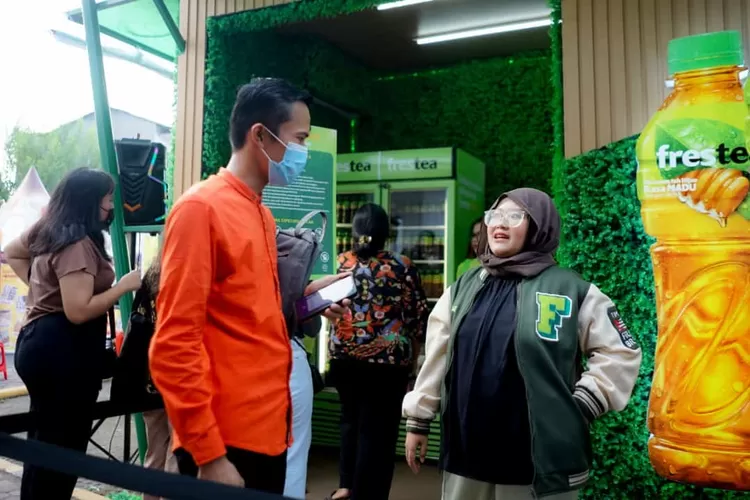 Jessica Harsya, Frontline Marketing Manager PT Coca-Cola Indonesia mengatakan perpaduan ini merupakan wujud nyata dan cerminan dari keragaman karakteristik yang menjadi ciri khas anak-anak muda Indonesia.