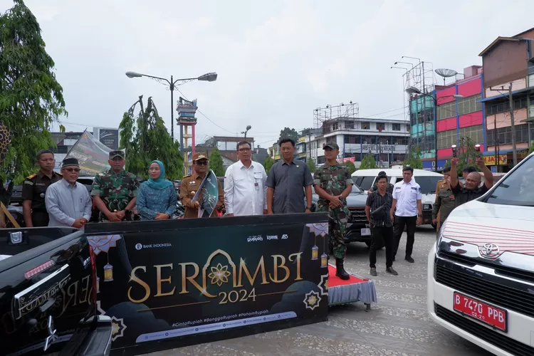 Pj Wali Kota Letnan Lepas Mobil Kas Keliling Di Alaman Bolak Padang Nadimpu Kota Paangsidimpuan