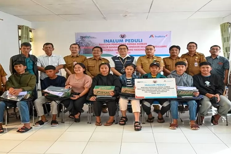  Inalum memberikan bantuan pendidikan kepada pelajar korban banjir dan longsor Humbang Hasundutan (Realitasonline.id/GS)